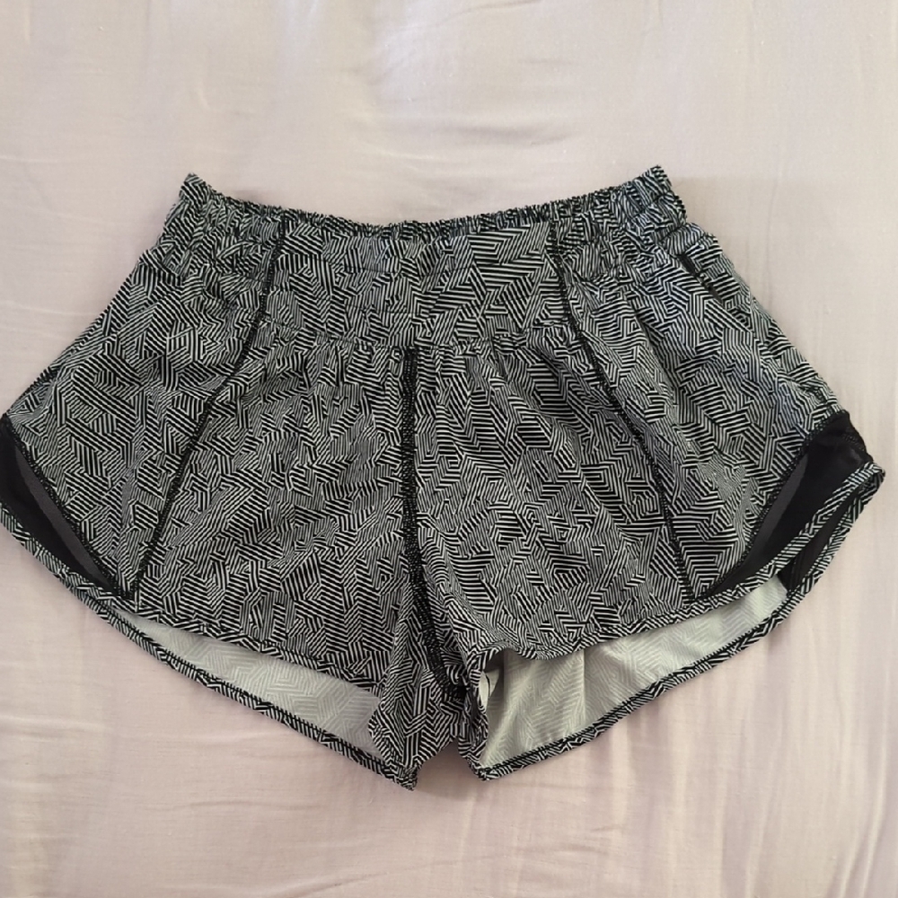 Lululemon Seawheeze 2020 hotty Hot Women's Shorts 2.5" Sz 4